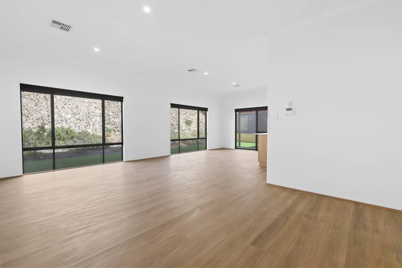 16 Melbourne Loop, HAMMOND PARK, WA 6164 AUS