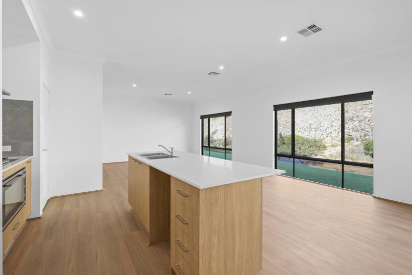 16 Melbourne Loop, HAMMOND PARK, WA 6164 AUS