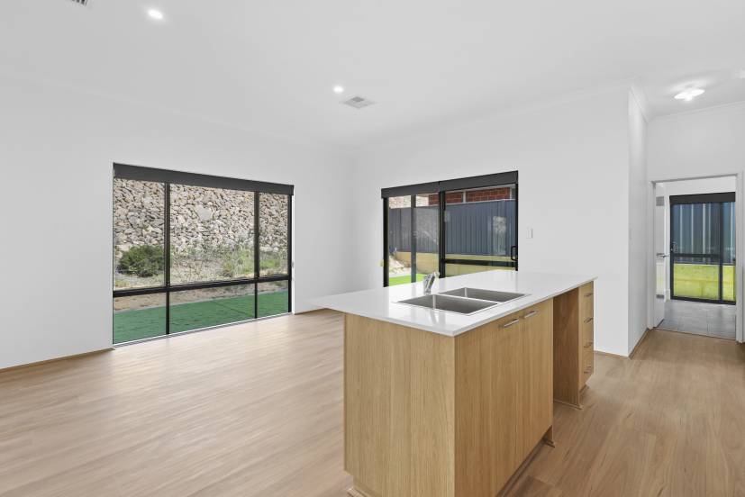 16 Melbourne Loop, HAMMOND PARK, WA 6164 AUS
