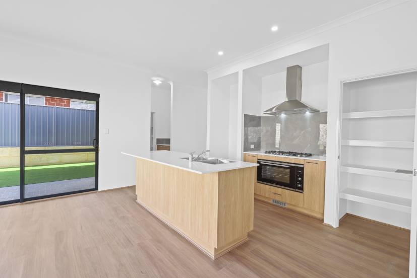 16 Melbourne Loop, HAMMOND PARK, WA 6164 AUS