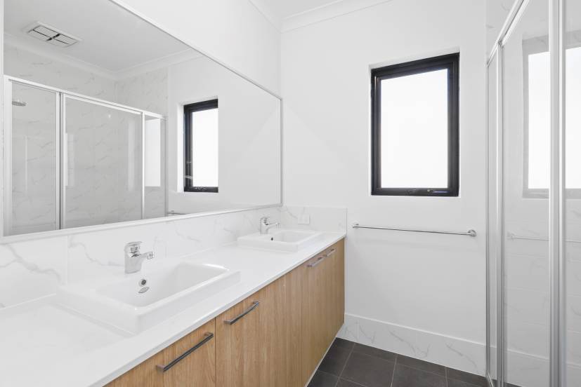 16 Melbourne Loop, HAMMOND PARK, WA 6164 AUS