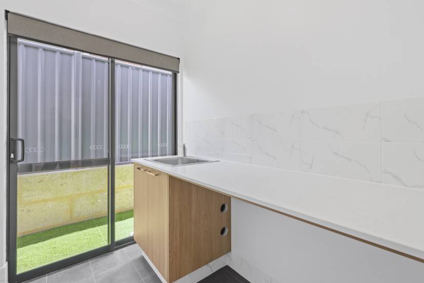 16 Melbourne Loop, HAMMOND PARK, WA 6164 AUS