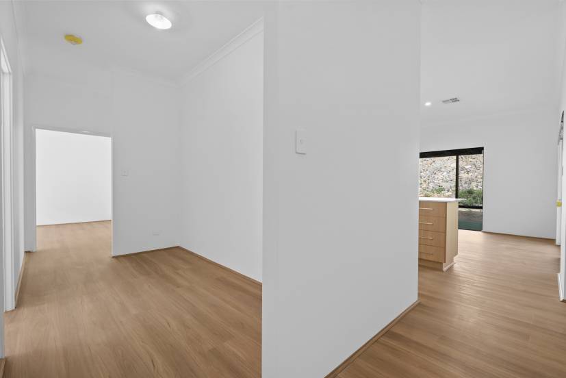16 Melbourne Loop, HAMMOND PARK, WA 6164 AUS