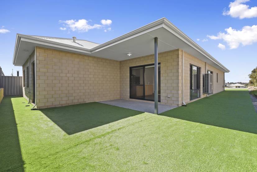 16 Melbourne Loop, HAMMOND PARK, WA 6164 AUS