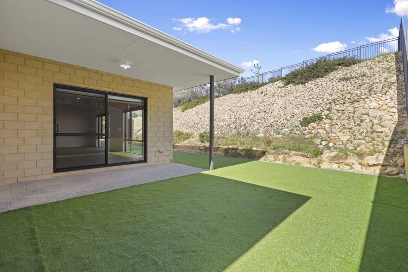 16 Melbourne Loop, HAMMOND PARK, WA 6164 AUS