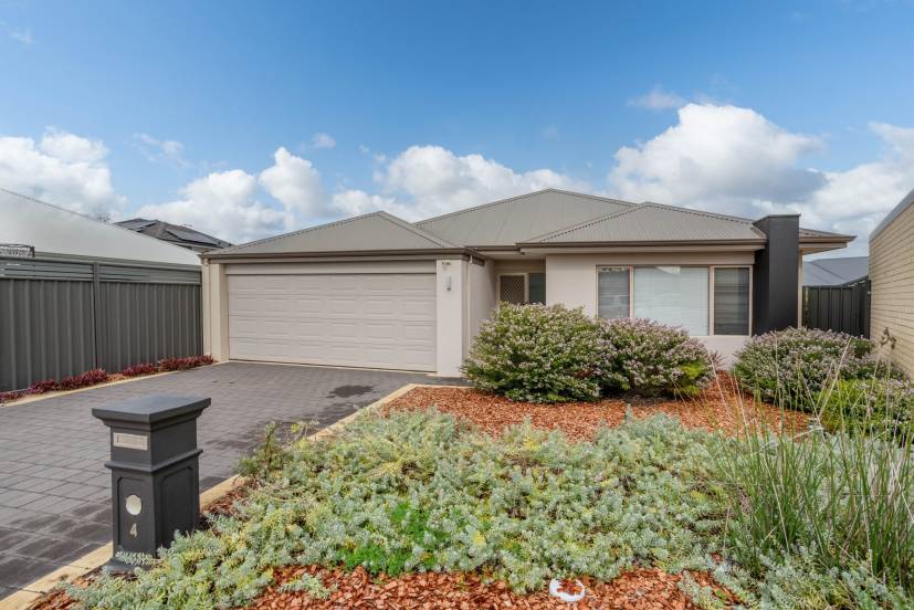 4 Flindell Way, PIARA WATERS, WA 6112 AUS