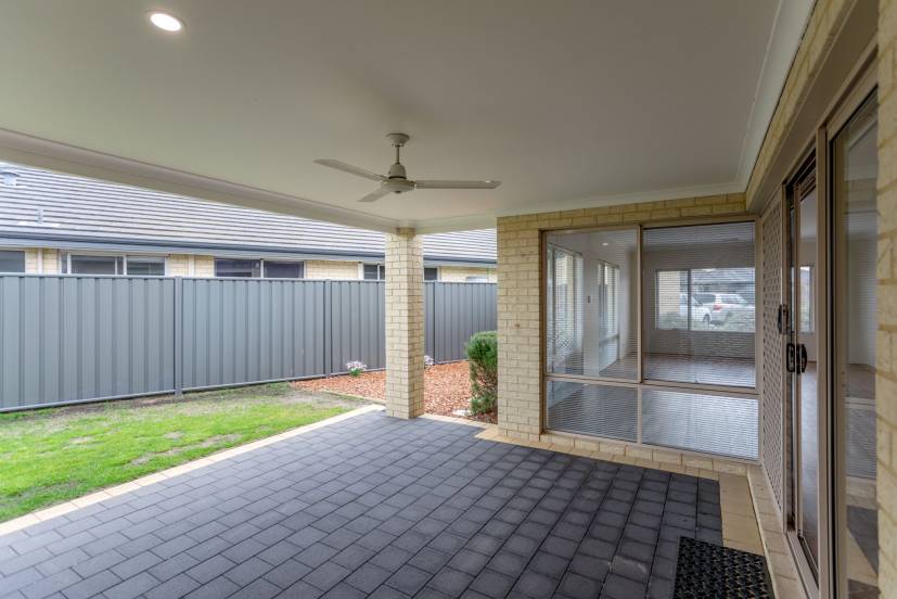 4 Flindell Way, PIARA WATERS, WA 6112 AUS