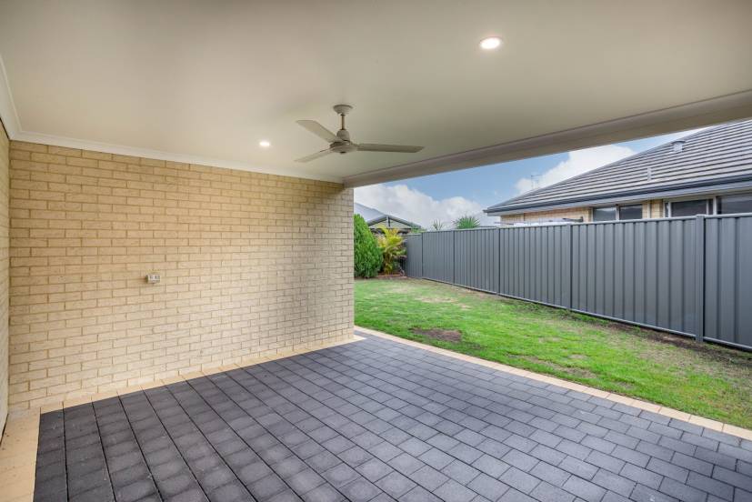 4 Flindell Way, PIARA WATERS, WA 6112 AUS