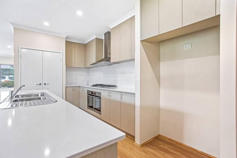 4 Flindell Way, PIARA WATERS, WA 6112 AUS