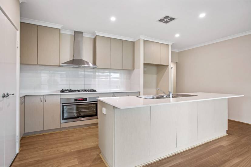 4 Flindell Way, PIARA WATERS, WA 6112 AUS