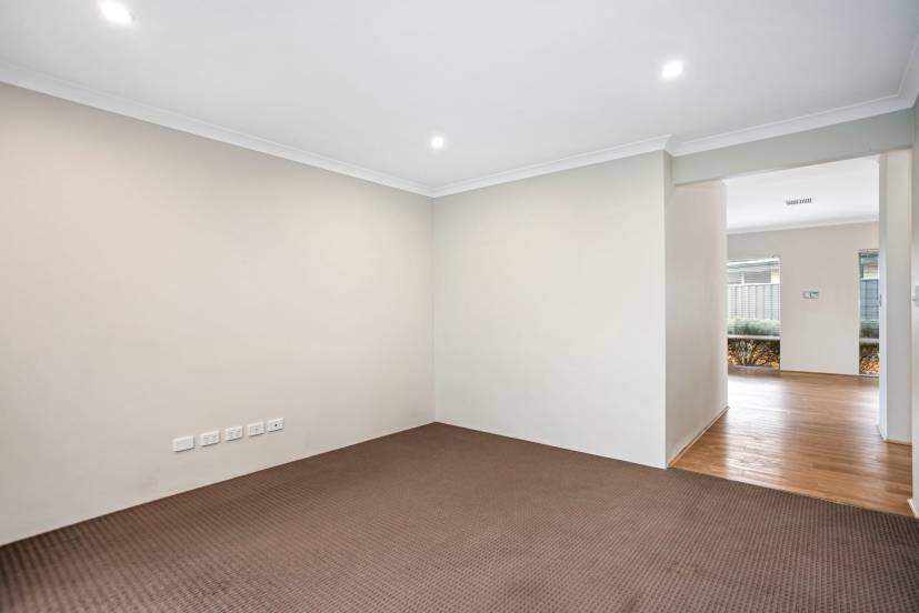 4 Flindell Way, PIARA WATERS, WA 6112 AUS
