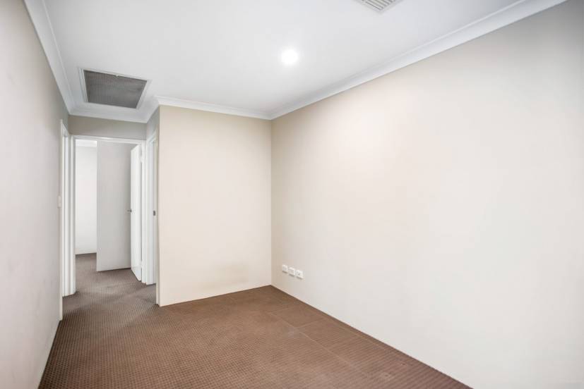 4 Flindell Way, PIARA WATERS, WA 6112 AUS