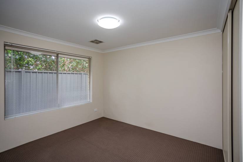 4 Flindell Way, PIARA WATERS, WA 6112 AUS