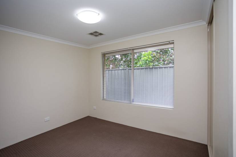 4 Flindell Way, PIARA WATERS, WA 6112 AUS