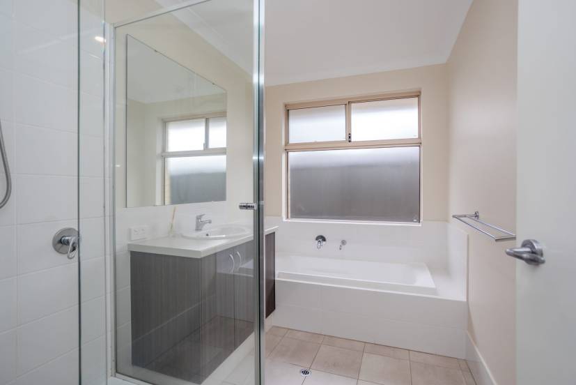 4 Flindell Way, PIARA WATERS, WA 6112 AUS