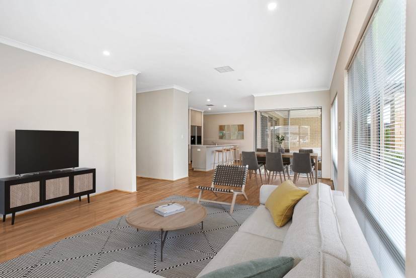 4 Flindell Way, PIARA WATERS, WA 6112 AUS