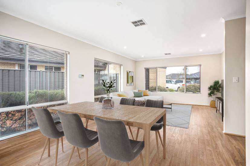 4 Flindell Way, PIARA WATERS, WA 6112 AUS
