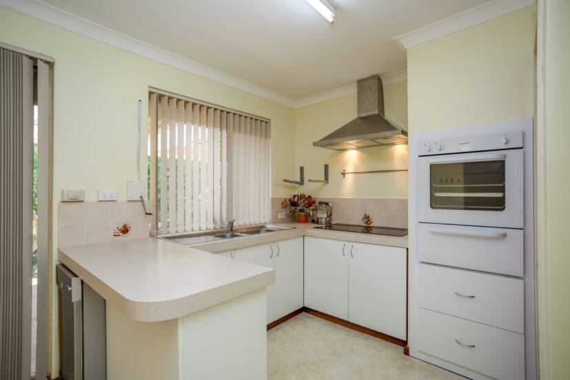2/17 Attfield Street, MADDINGTON, WA 6109 AUS
