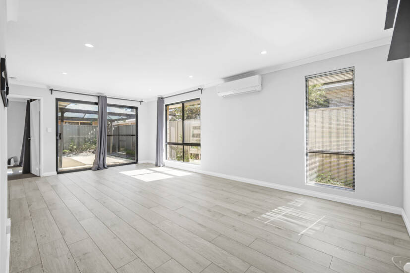 11 Sweetgum Way, PIARA WATERS, WA 6112 AUS
