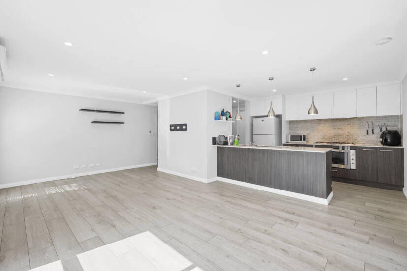 11 Sweetgum Way, PIARA WATERS, WA 6112 AUS