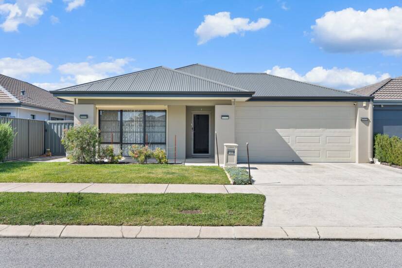 105 Bellas Circuit, PIARA WATERS, WA 6112 AUS
