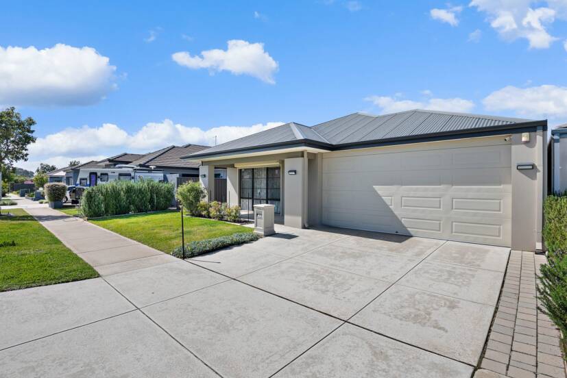 105 Bellas Circuit, PIARA WATERS, WA 6112 AUS