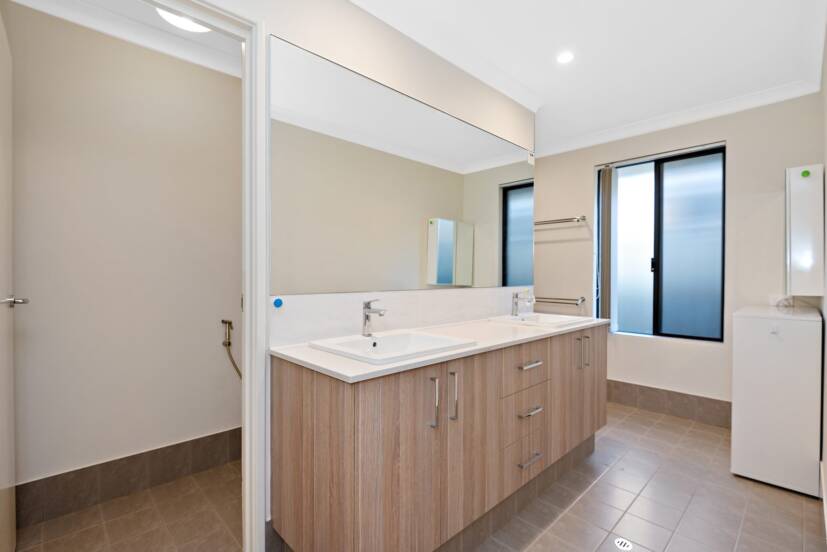 105 Bellas Circuit, PIARA WATERS, WA 6112 AUS