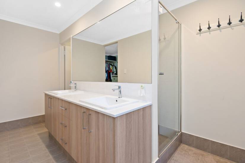105 Bellas Circuit, PIARA WATERS, WA 6112 AUS