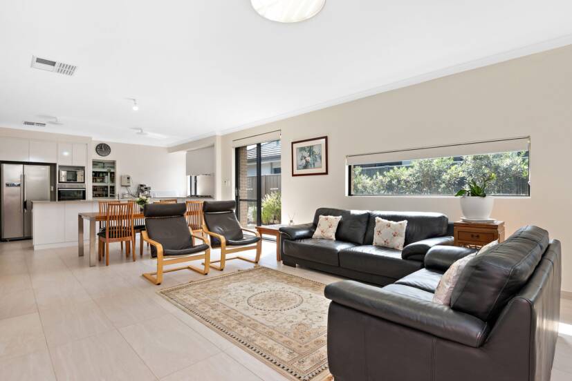 105 Bellas Circuit, PIARA WATERS, WA 6112 AUS