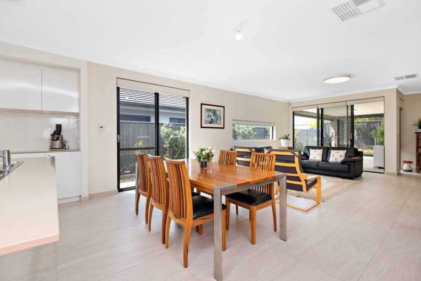105 Bellas Circuit, PIARA WATERS, WA 6112 AUS
