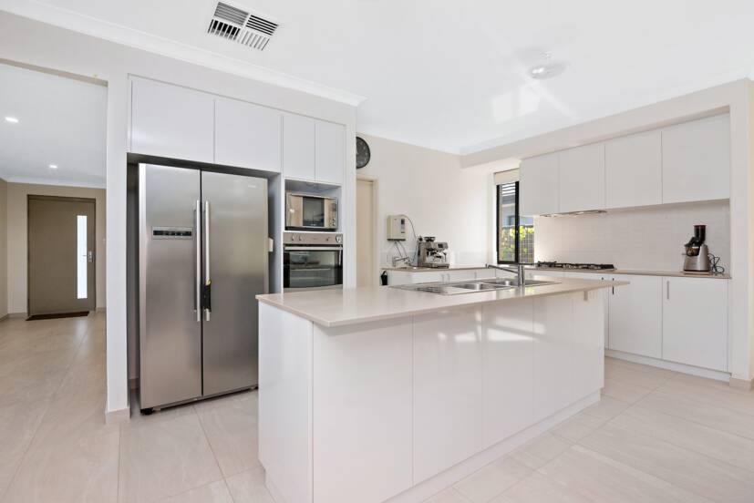 105 Bellas Circuit, PIARA WATERS, WA 6112 AUS