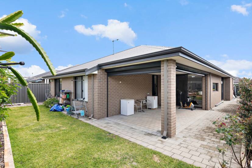 105 Bellas Circuit, PIARA WATERS, WA 6112 AUS