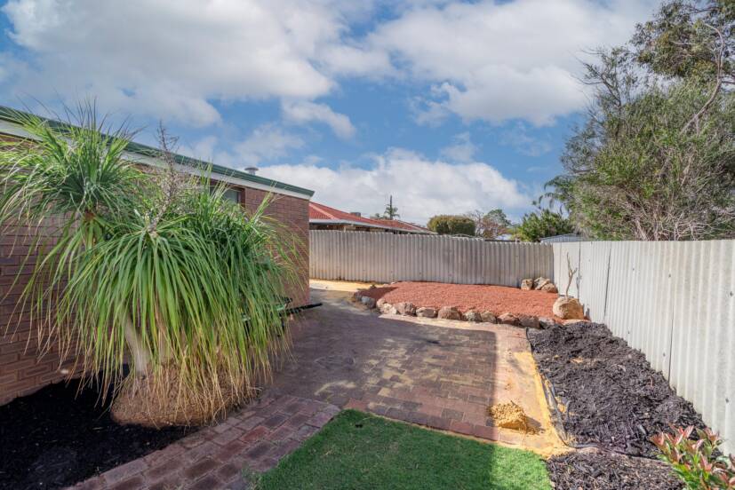 25 Storey Road, THORNLIE, WA 6108 AUS