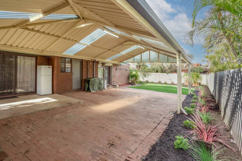 25 Storey Road, THORNLIE, WA 6108 AUS