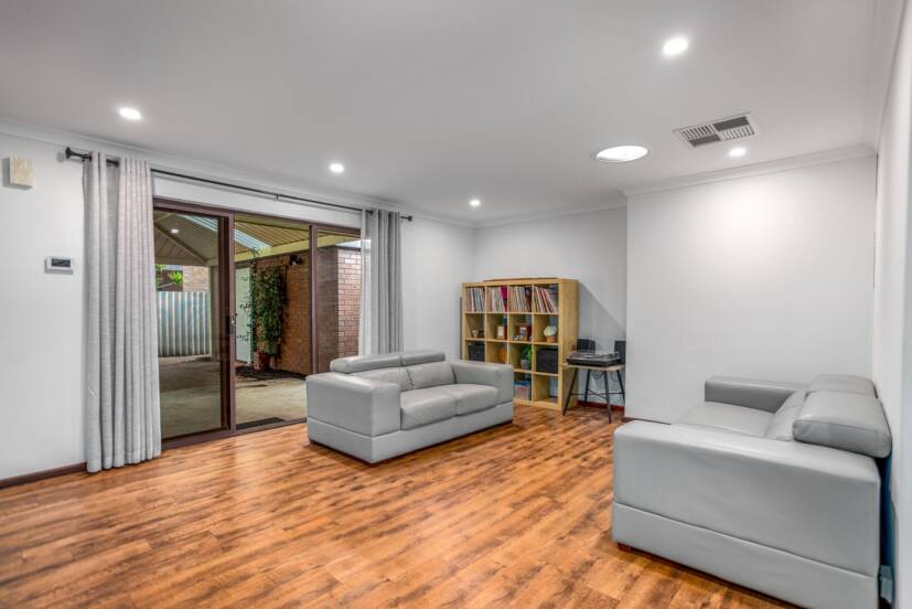 25 Storey Road, THORNLIE, WA 6108 AUS