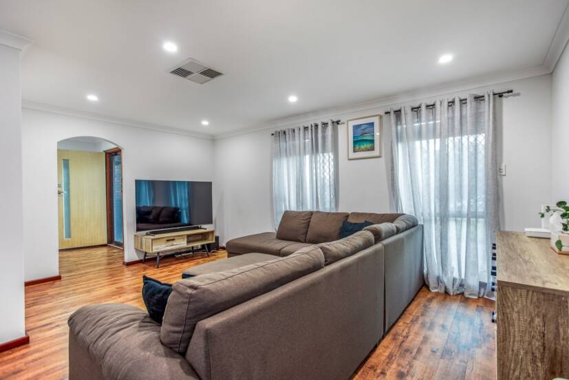 25 Storey Road, THORNLIE, WA 6108 AUS