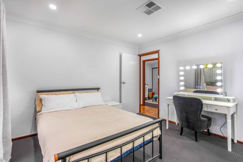 25 Storey Road, THORNLIE, WA 6108 AUS