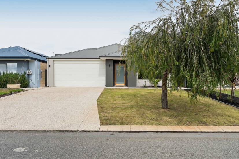 18 Woodloes Street, PIARA WATERS, WA 6112 AUS