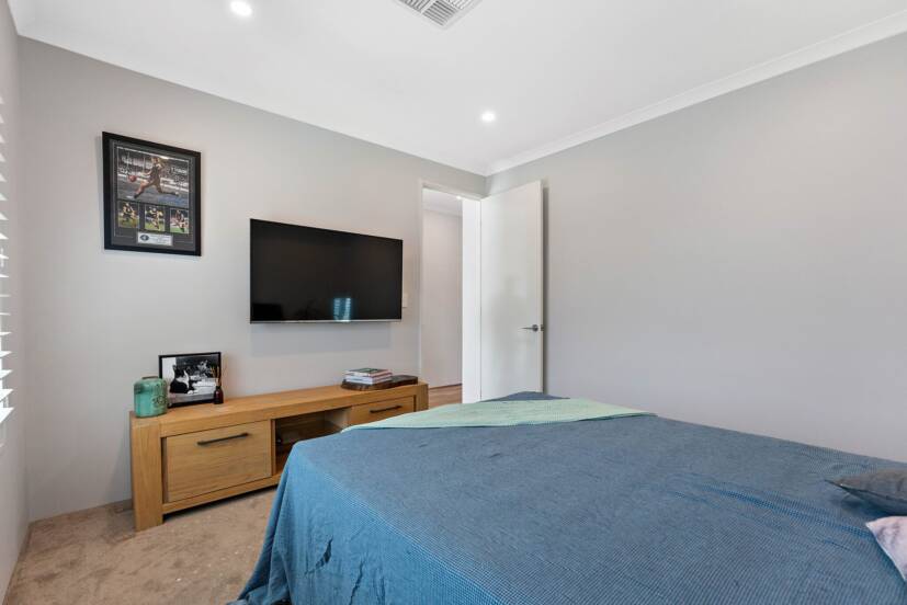 18 Woodloes Street, PIARA WATERS, WA 6112 AUS