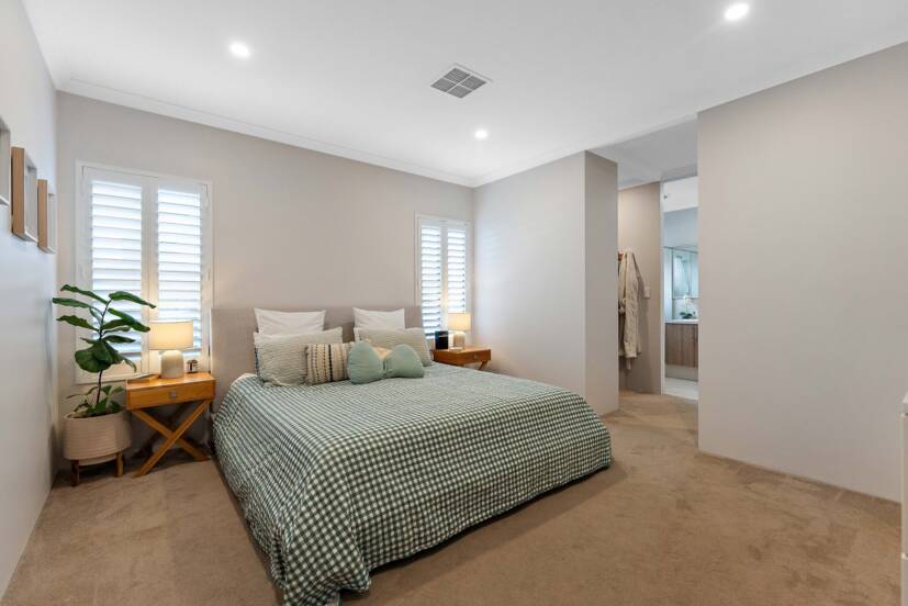 18 Woodloes Street, PIARA WATERS, WA 6112 AUS