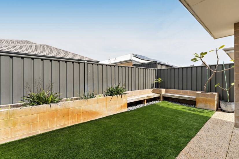 18 Woodloes Street, PIARA WATERS, WA 6112 AUS