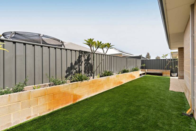 18 Woodloes Street, PIARA WATERS, WA 6112 AUS