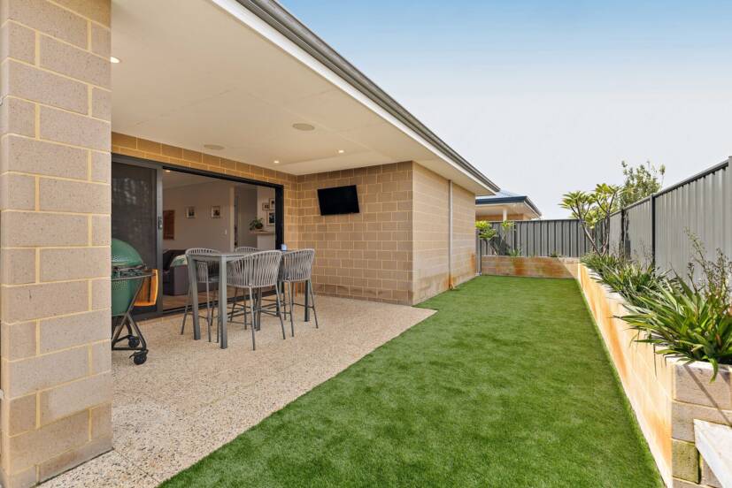 18 Woodloes Street, PIARA WATERS, WA 6112 AUS