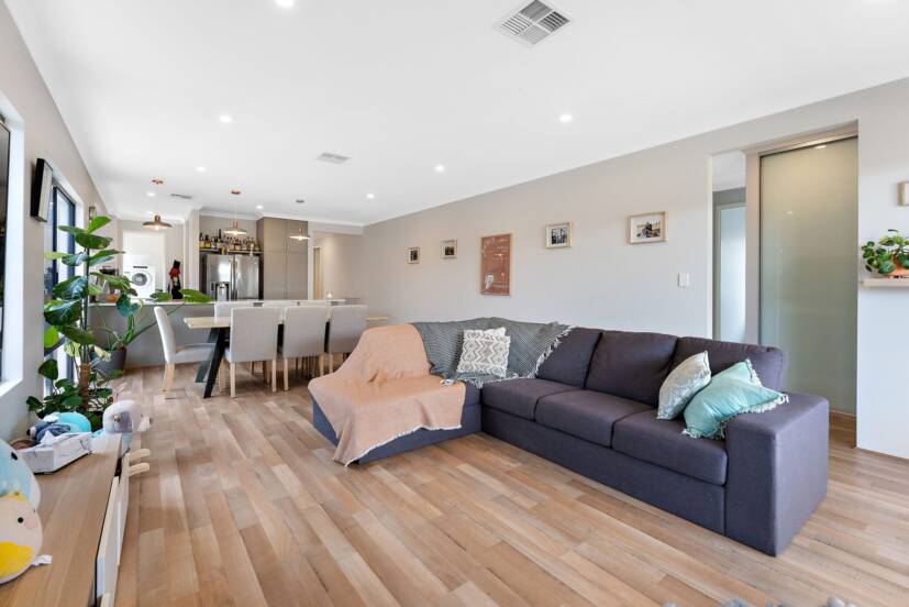 18 Woodloes Street, PIARA WATERS, WA 6112 AUS
