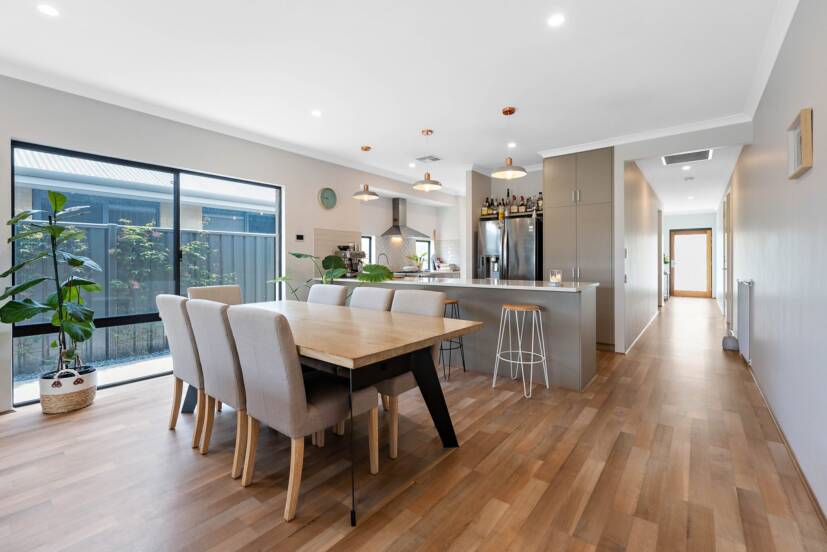 18 Woodloes Street, PIARA WATERS, WA 6112 AUS