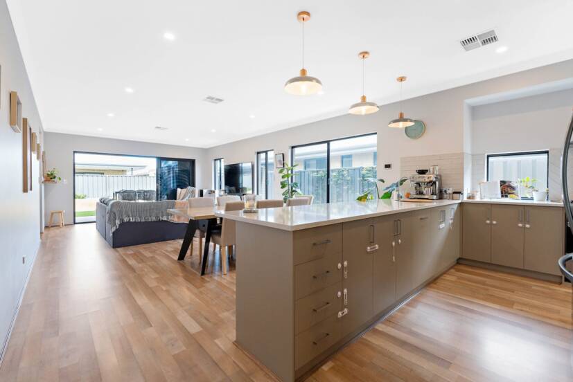 18 Woodloes Street, PIARA WATERS, WA 6112 AUS