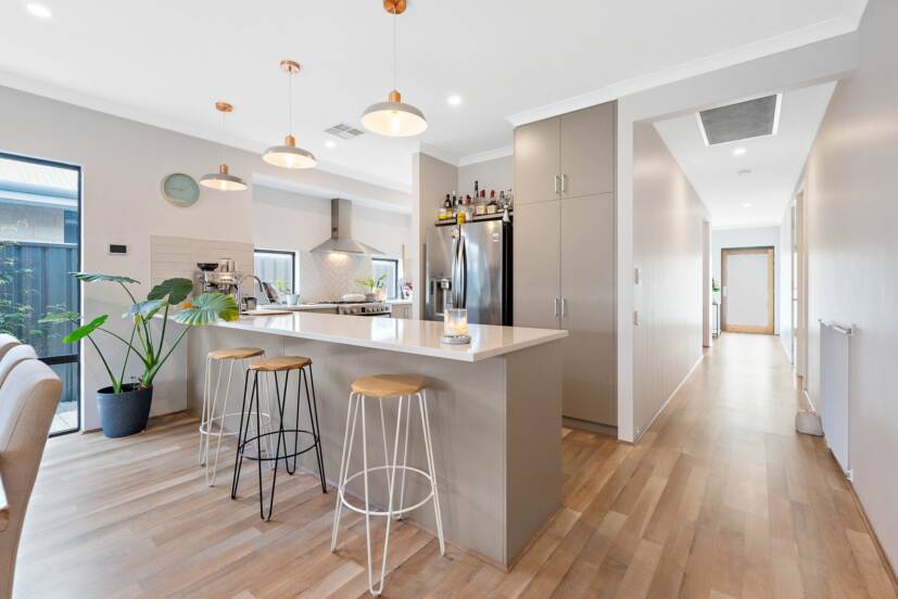 18 Woodloes Street, PIARA WATERS, WA 6112 AUS