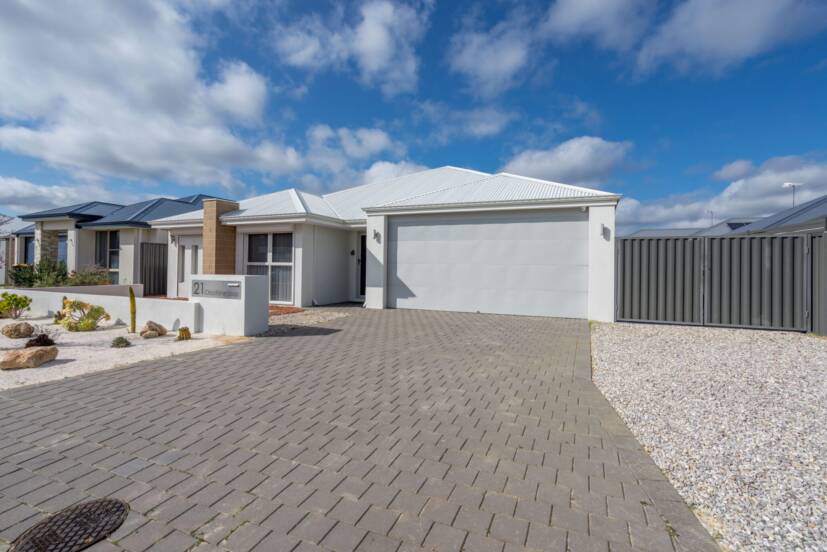21 Claystone Loop, PIARA WATERS, WA 6112 AUS