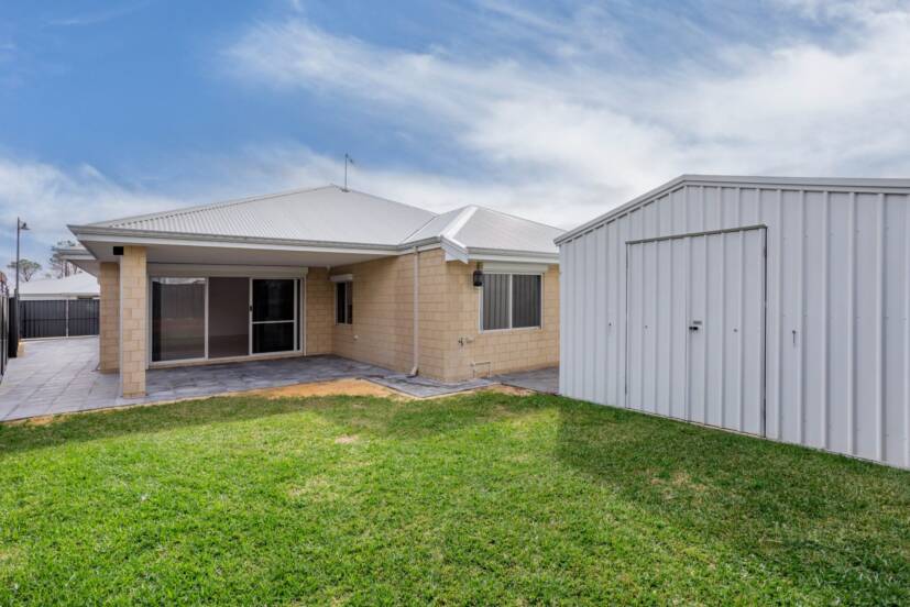 21 Claystone Loop, PIARA WATERS, WA 6112 AUS