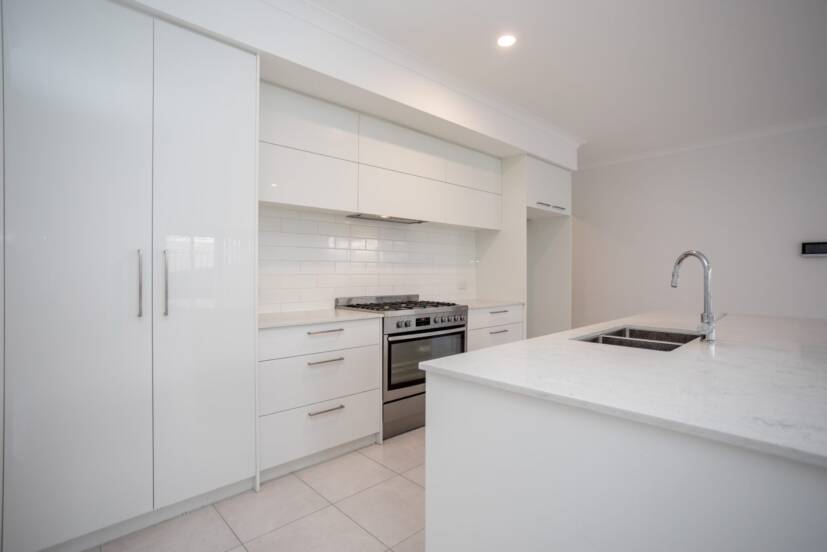 21 Claystone Loop, PIARA WATERS, WA 6112 AUS